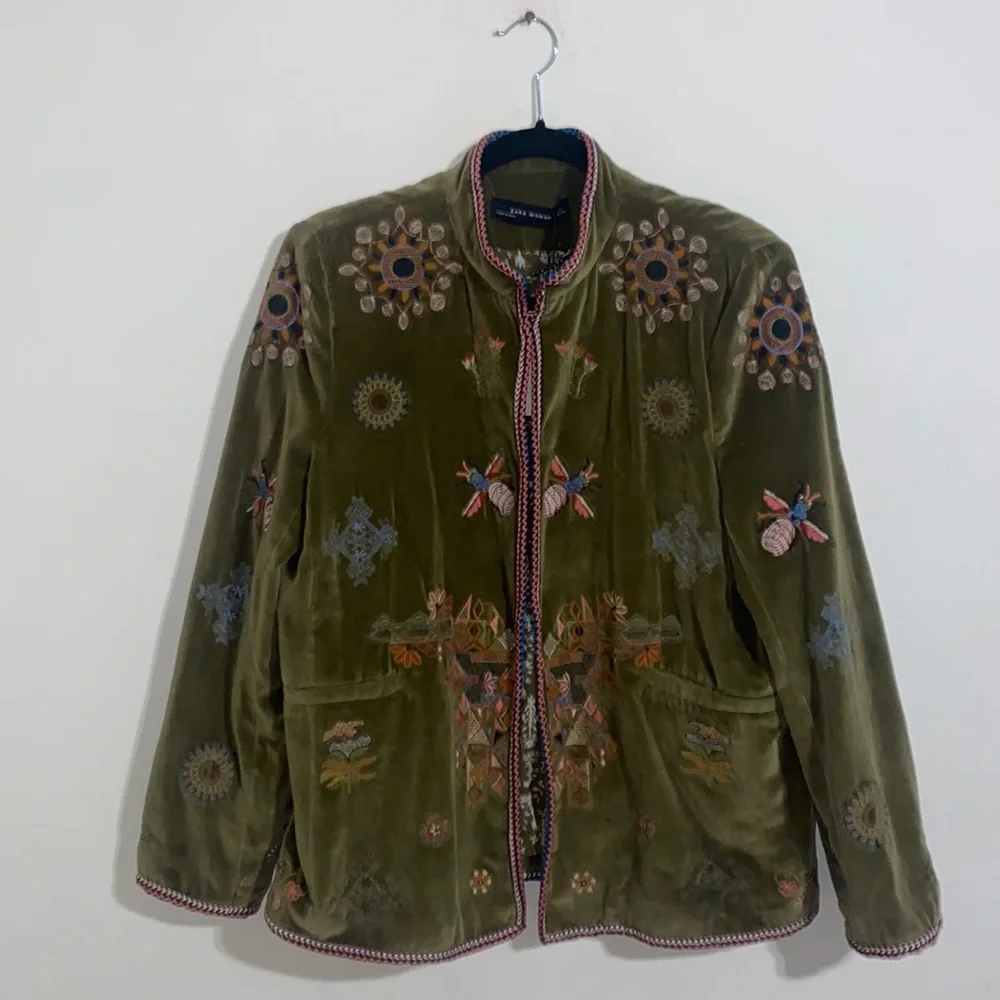 Zara Woman Velvet Embroidered Beetles Flowers Blazer in Johnny Was style - Picture 4 of 12